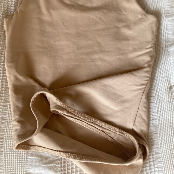 Aritzia Babaton Contour Bodysuit in “Toasted Sesame” - Picture 8 of 8